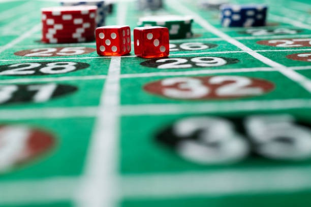 Paytable and winning combinations display